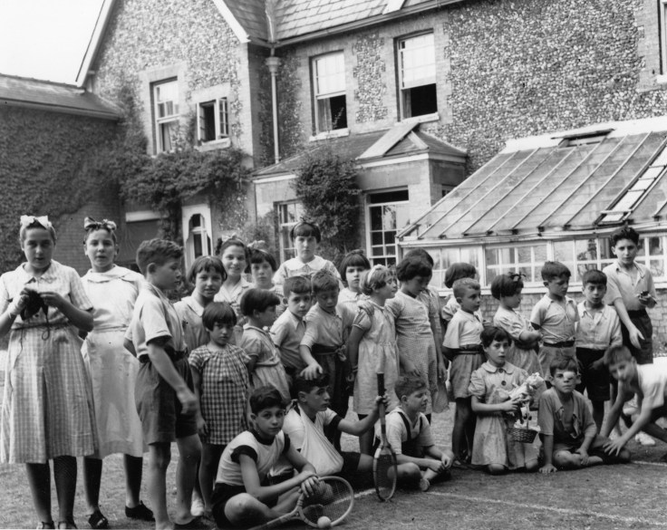 Basque children at Pampisford group photo (1)